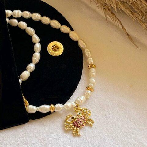 Freshwater pearl necklace with zircon crab3