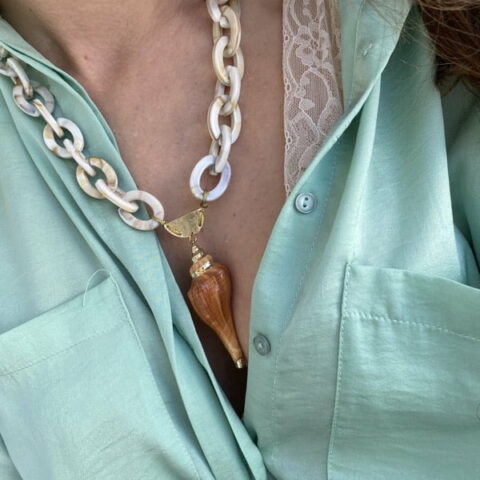Sheashell Necklace With Acrylic Chain