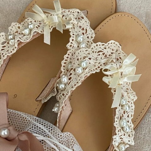 Sandals with beige lace