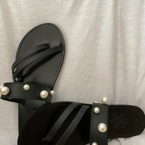 Leather Sandal With Pearls
