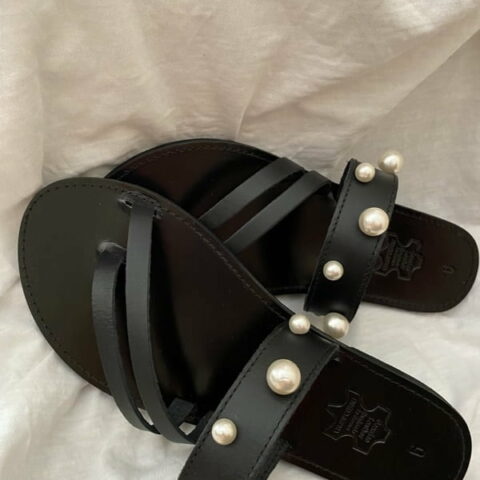Leather Sandal With Pearls