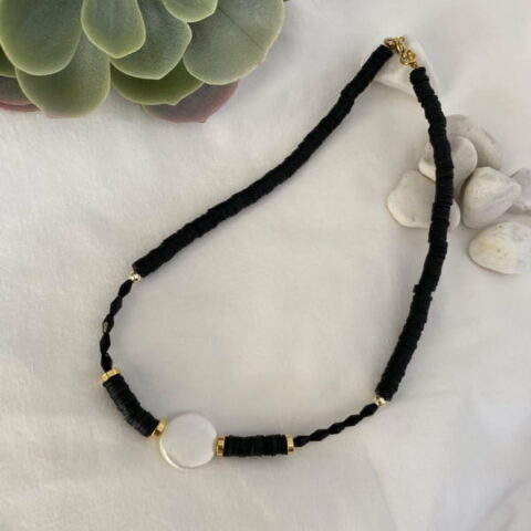 Flat Pearl With Black Details