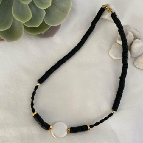 Flat Pearl With Black Details