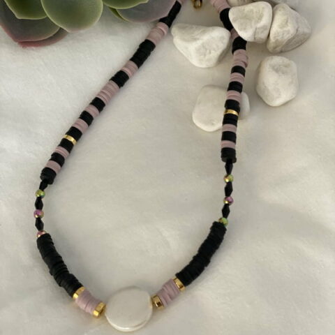 Flat Pearls With Lila Details