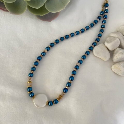 Pearl necklace with hematite