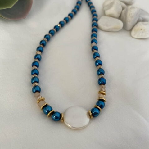 Pearl necklace with hematite