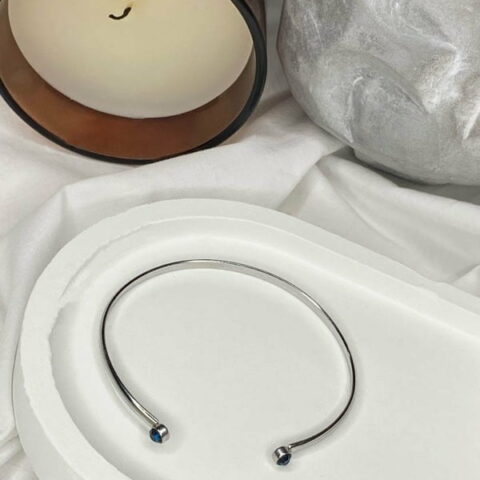 Bangle with dark blue zircon