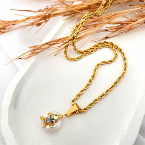 Ψάρι πέρλα με ατσάλινη αλυσίδα