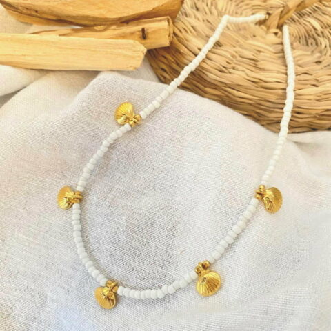 Κολιέ με χρυσά κοχύλια