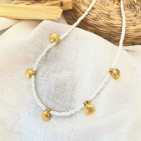 Κολιέ με χρυσά κοχύλια