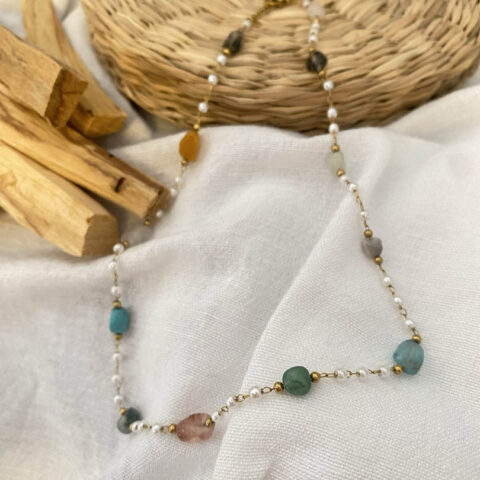 Ροζάριο με πολύχρωμες πέτρες