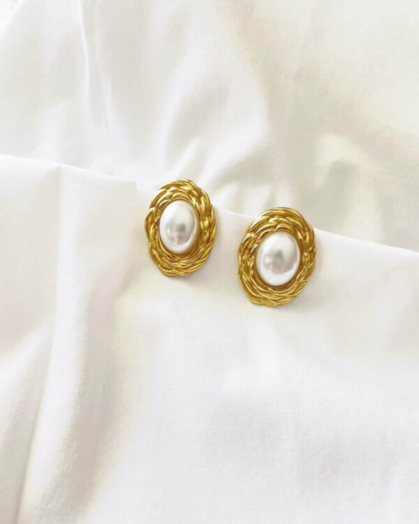 Old Fashion Pearl Earring