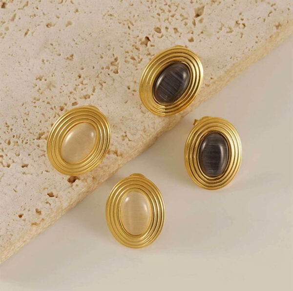 Old Fashion Stone Mini Earring