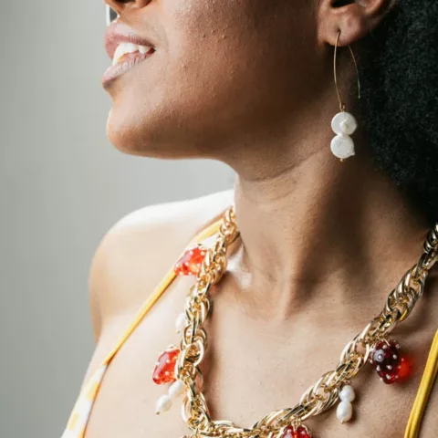 Aluminum necklace with strawberries & freshwater pearls