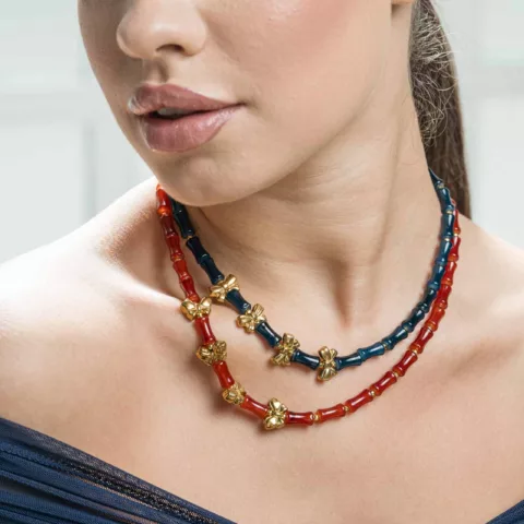 Κολιέ Claret Red με ατσάλινα και επίχρυσα στοιχεία.