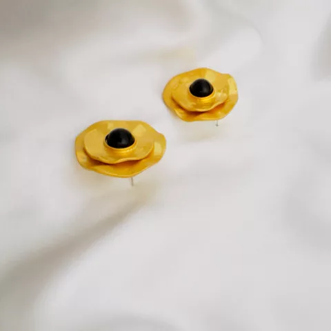 Ατσάλινα καρφωτά σκουλαρίκια.