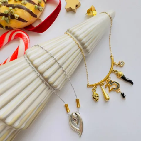 Γούρι 2025 με ατσάλινη αλυσίδα, ατσάλινα και επάργυρα στοιχεία.