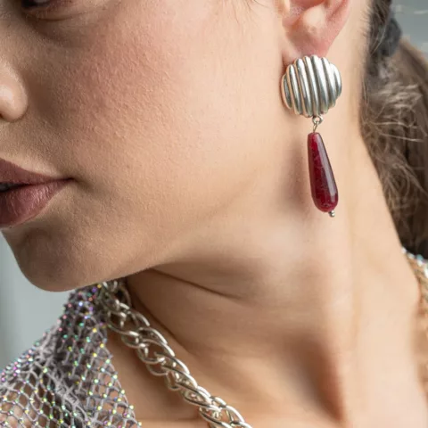 Επάργυρα σκουλαρίκια με υποαλλεργικό κούμπωμα και ημιπολύτιμες πέτρες, μήκους 6εκ.