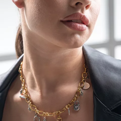 Κολιέ με ατσάλινα και επάργυρα στοιχεία, ατσάλινη αλυσίδα, μήκους 40εκ +5εκ αυξομείωση.