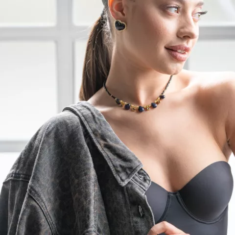 Κολιέ με ατσάλινα και επίχρυσα στοιχεία, χάντρες γραμμαρίου, ακρυλικές χάντρες, μήκους 40εκ +5εκ αυξομείωση.