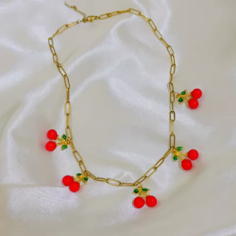 Κολιέ Ember με επιχρυσωμένα στοιχεία και ατσάλινη αλυσίδα, 40+5 εκ. Μίνιμαλ κομψότητα για layering ή μοναδική εμφάνιση.