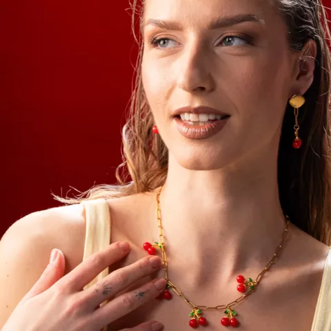 Κολιέ Ember με επιχρυσωμένα στοιχεία και ατσάλινη αλυσίδα, 40+5 εκ. Μίνιμαλ κομψότητα για layering ή μοναδική εμφάνιση.