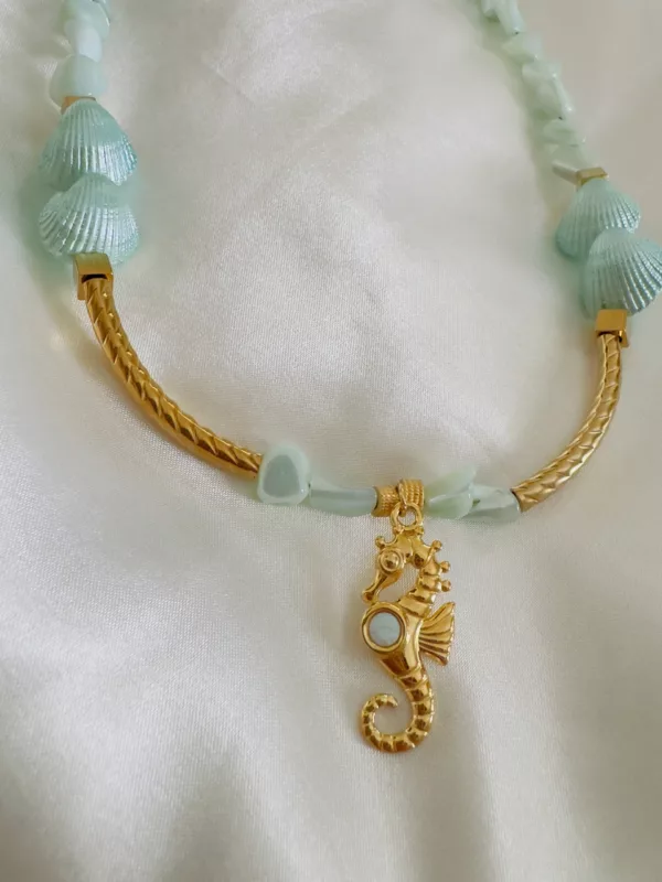 Iris necklace