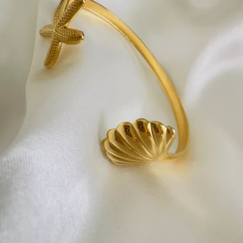 Stainless steel cuff bracelet with adjustable 6.5 cm diameter