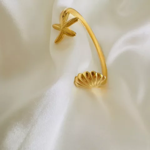 Stainless steel cuff bracelet with adjustable 6.5 cm diameter