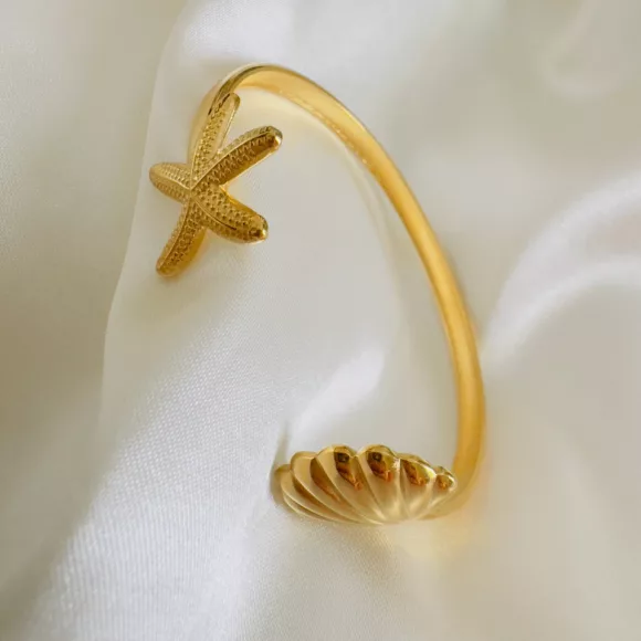 Viola stainless steel cuff bracelet Stainless steel cuff bracelet with adjustable 6.5 cm diameter